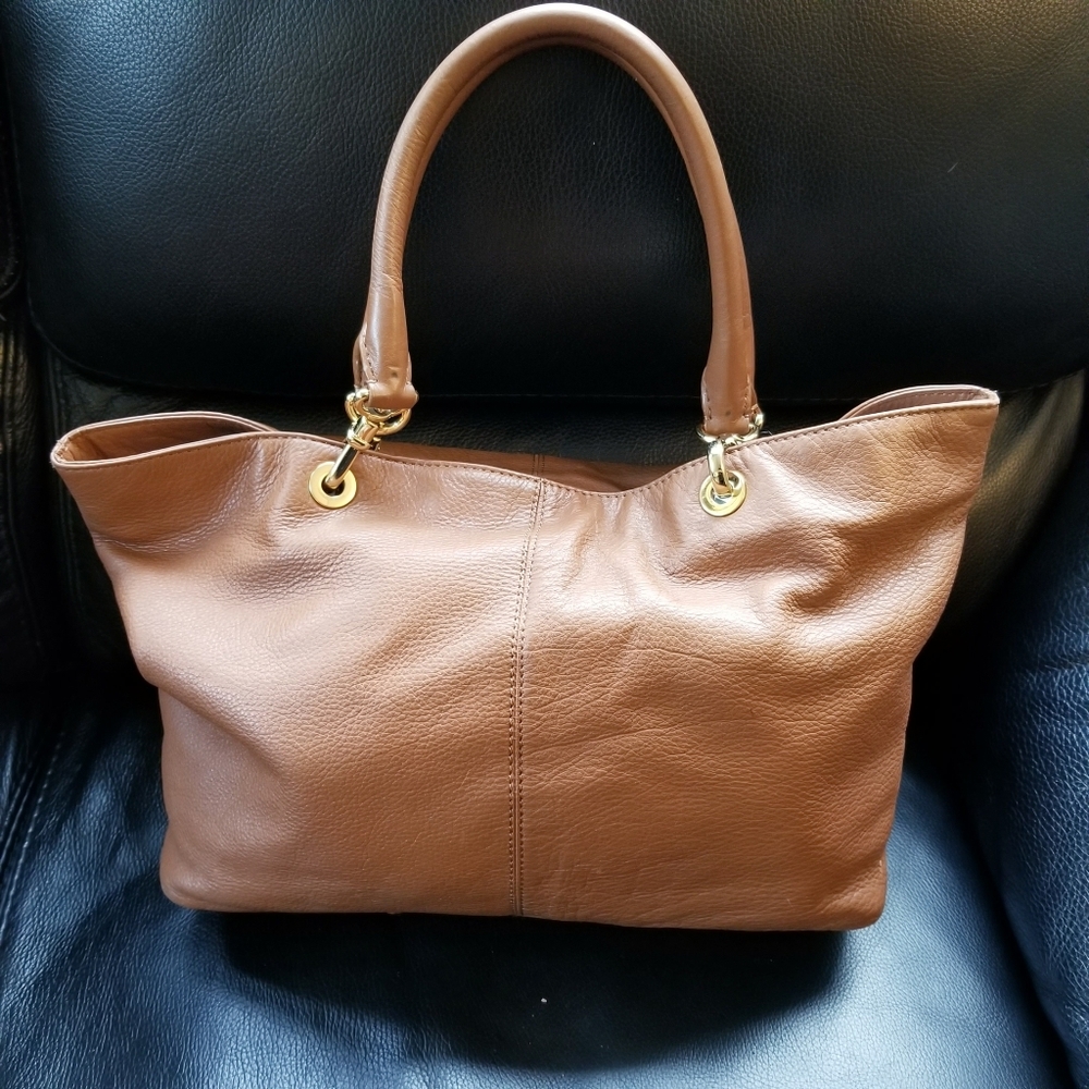 Camel Pebbled Leather Rolled Handle Shoulder bag - Picture 8 of 16